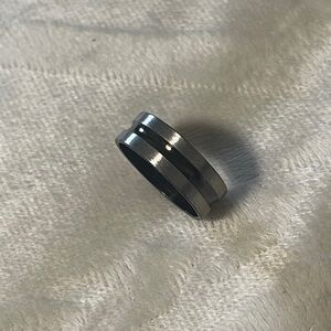 Elegant Women's Black and Silver Ring size 9